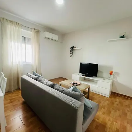 Apartment Leisa House *