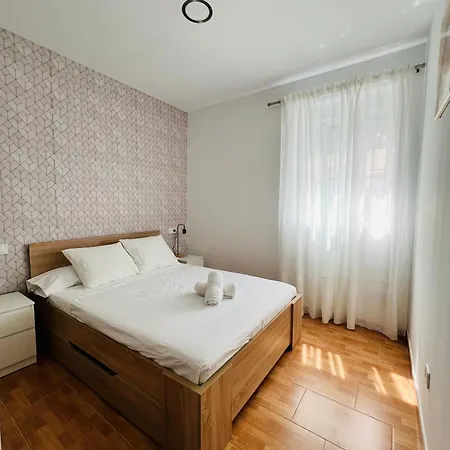 Leisa House